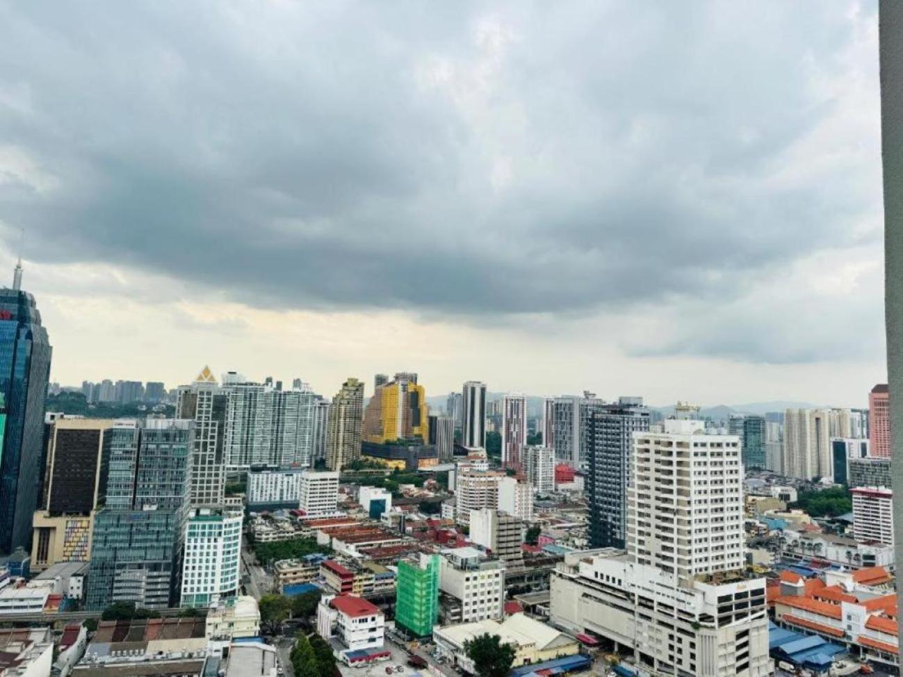 The Luxe Colony Klcc By Sky Pool Apartment Kuala Lumpur Exterior photo