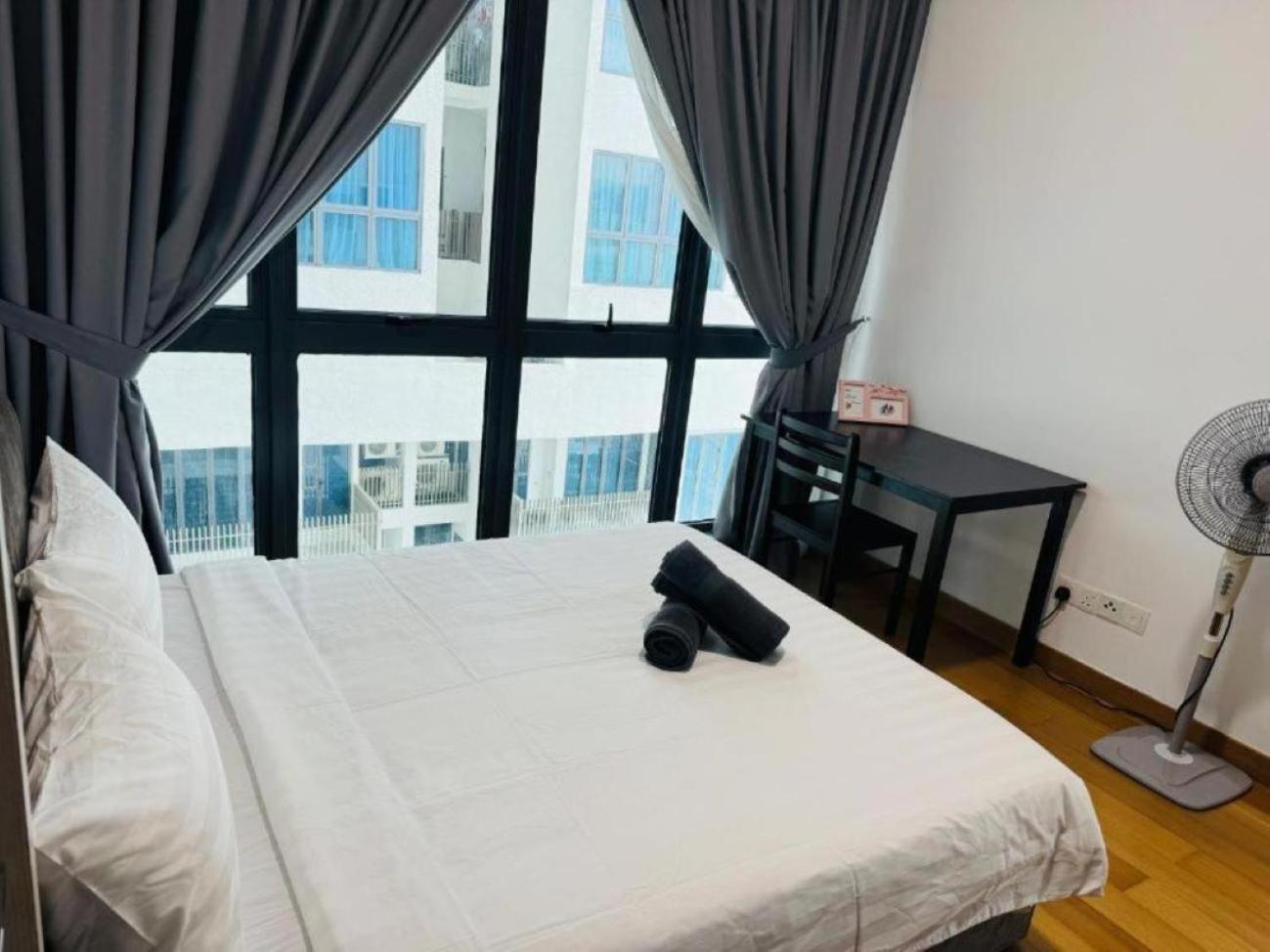 The Luxe Colony Klcc By Sky Pool Apartment Kuala Lumpur Exterior photo