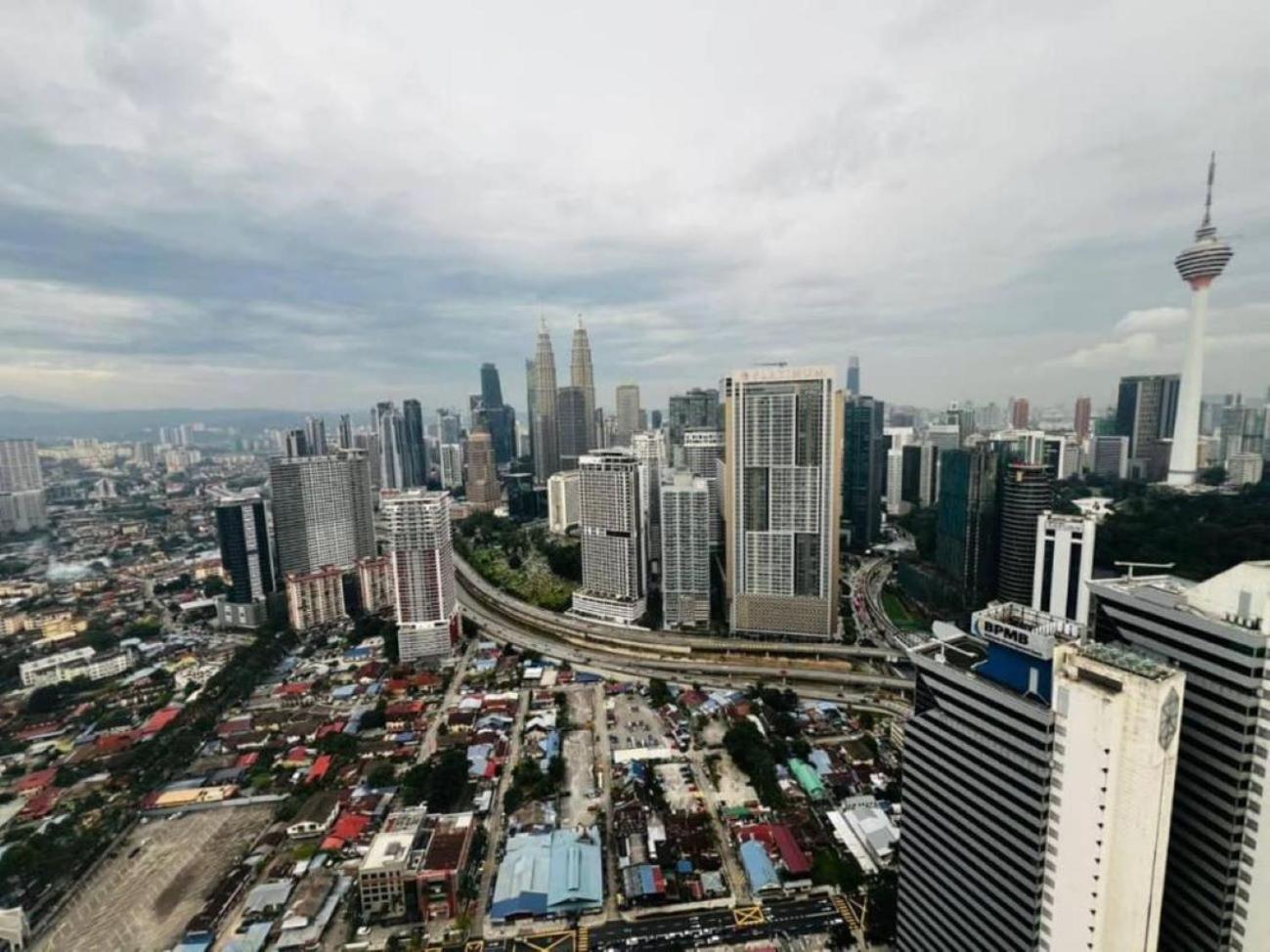 The Luxe Colony Klcc By Sky Pool Apartment Kuala Lumpur Exterior photo