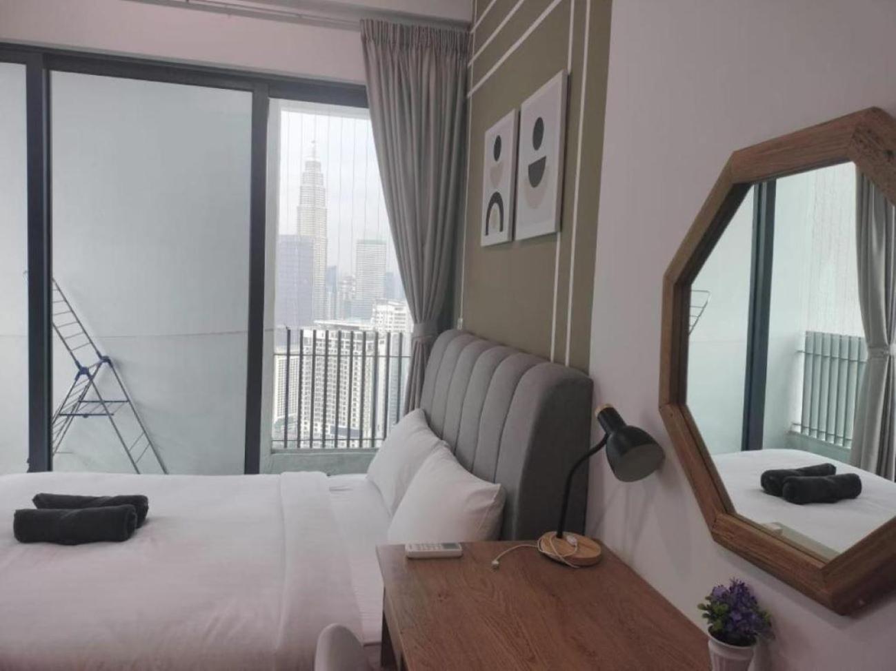 The Luxe Colony Klcc By Sky Pool Apartment Kuala Lumpur Exterior photo