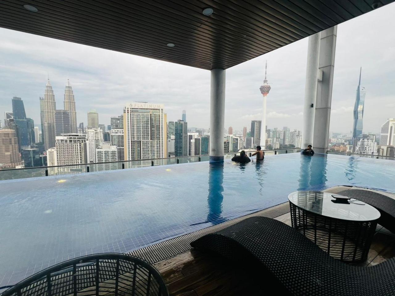 The Luxe Colony Klcc By Sky Pool Apartment Kuala Lumpur Exterior photo