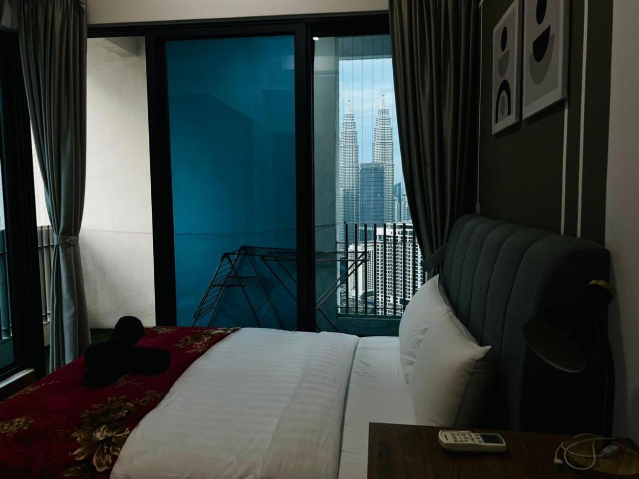 The Luxe Colony Klcc By Sky Pool Apartment Kuala Lumpur Exterior photo