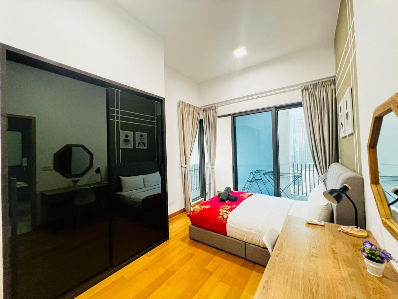 The Luxe Colony Klcc By Sky Pool Apartment Kuala Lumpur Exterior photo