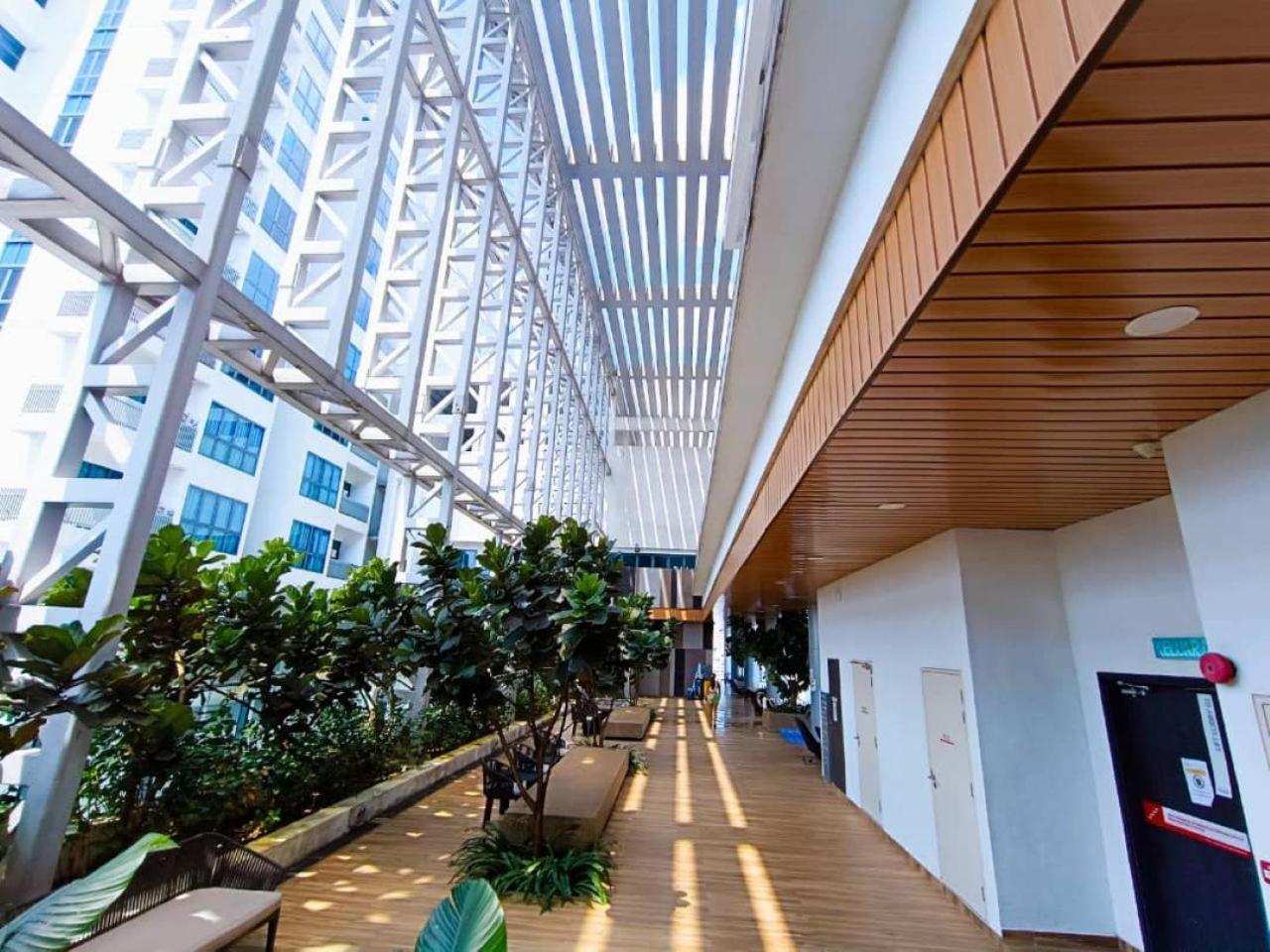 The Luxe Colony Klcc By Sky Pool Apartment Kuala Lumpur Exterior photo
