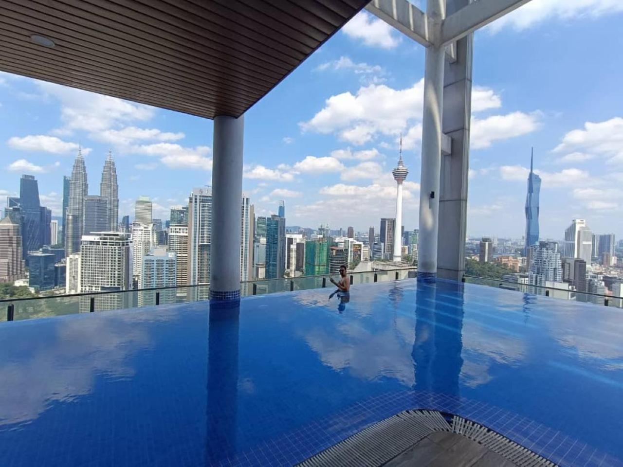 The Luxe Colony Klcc By Sky Pool Apartment Kuala Lumpur Exterior photo