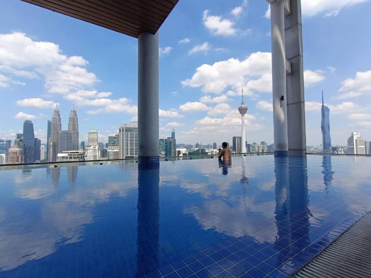 The Luxe Colony Klcc By Sky Pool Apartment Kuala Lumpur Exterior photo